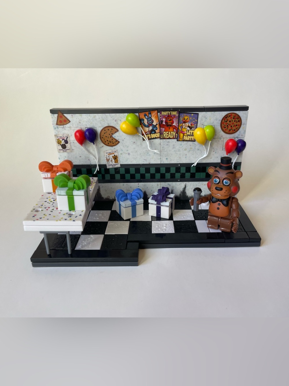 Party Room With Freddy Figurine Five Nights at Freddy's FNAF Set 12692 Mcfarlane